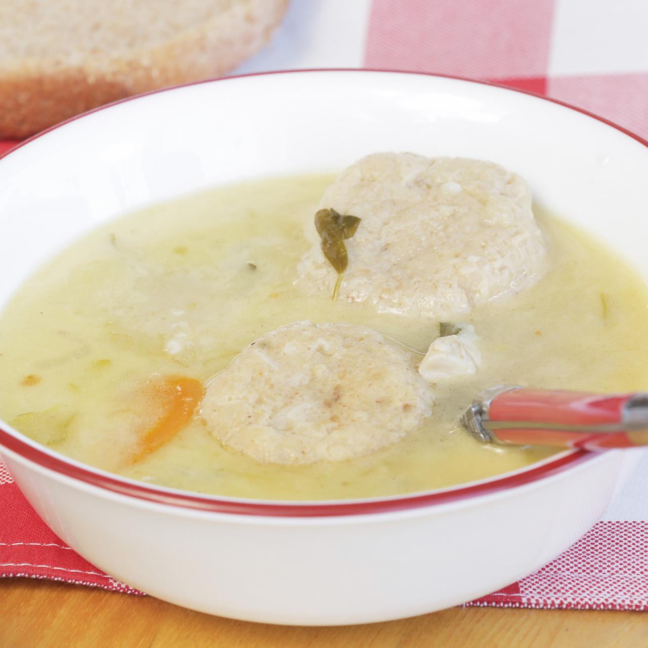 https://food.fnr.sndimg.com/content/dam/images/food/fullset/2019/2/28/0/YK0211_Matzoh-Ball-Soup_s4x3.jpg.rend.hgtvcom.1280.1280.suffix/1551371226998.jpeg