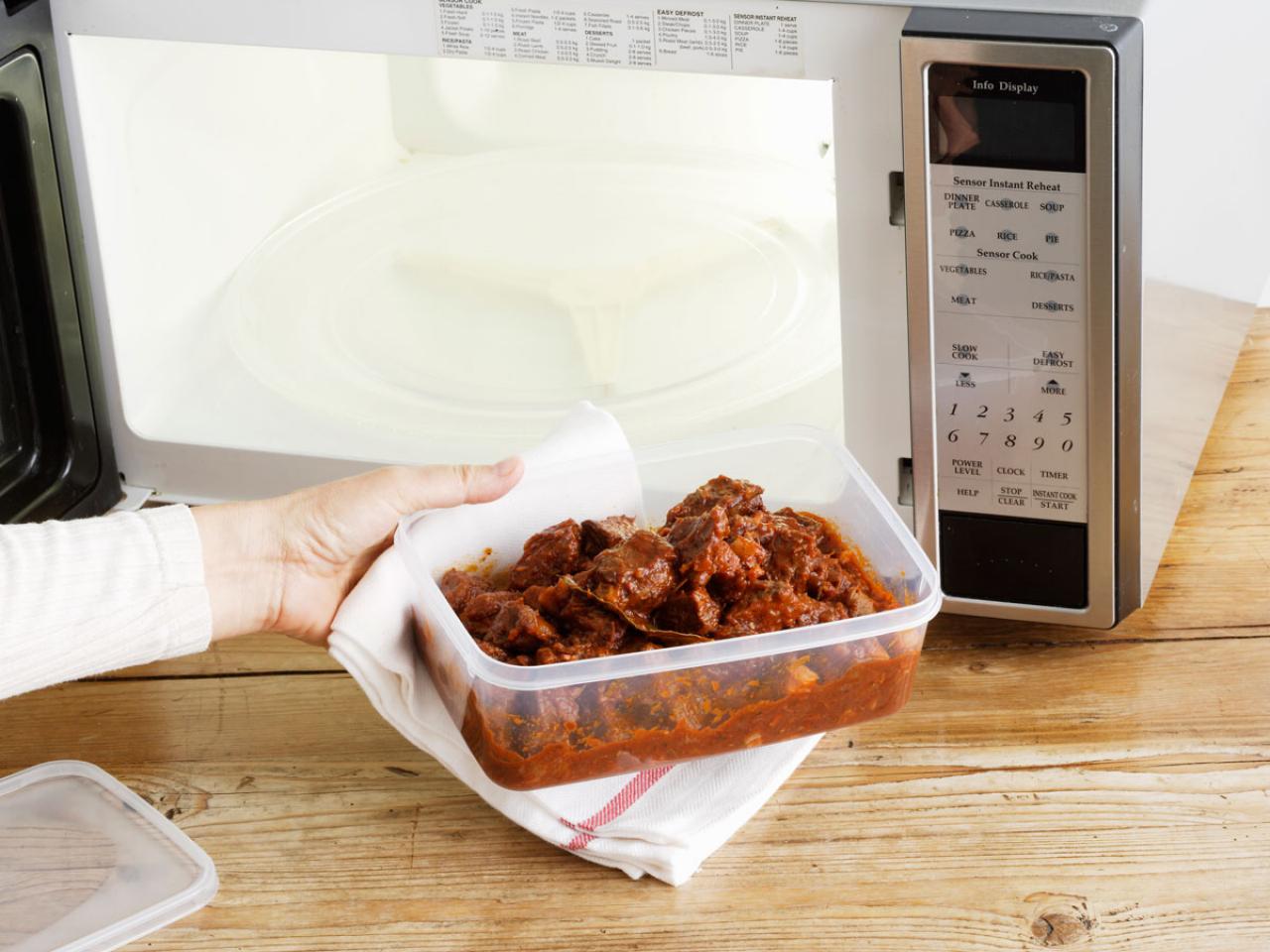 8 Items in Your Kitchen to Throw Away Right Now, and What to Buy