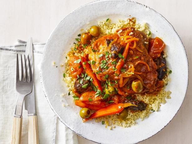 https://food.fnr.sndimg.com/content/dam/images/food/fullset/2019/4/11/0/FNM_050119-Instant-Pot-Moroccan-Chicken_s4x3.jpg.rend.hgtvcom.616.462.suffix/1555007168351.jpeg