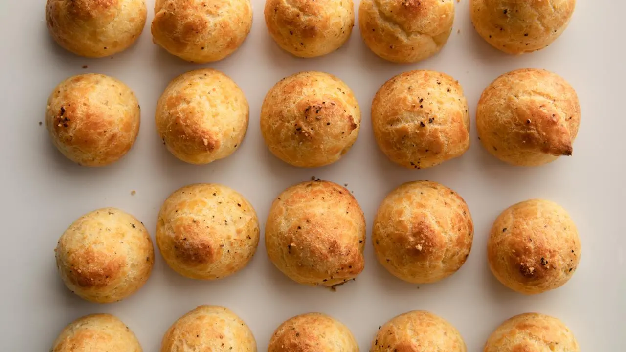 Cacio e Pepe Cheese Puffs