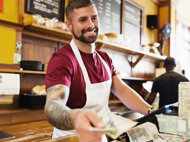 A Food Handlers Apron Has Become Dirty: Quick Cleaning Hacks 2 A Food Handlers Apron Has Become Dirty: Quick Cleaning Hacks