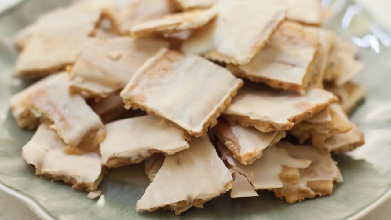 White Chocolate and Peanut Butter Sweet and Saltines
