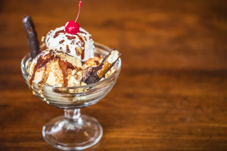 This ’40s-style steakhouse has something for everyone, with menu choices ranging from chopped salads to filets on the adult side. As for the kids, they can choose a rack of ribs, their own filet, spaghetti and meatballs or classic chicken tenders, and they can even start with a kids’ dinner salad. There’s a hot fudge sundae for dessert.