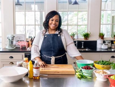 Kardea Brown Celebrates Coastal Southern Cooking on Delicious Miss Brown |  FN Dish - Behind-the-Scenes, Food Trends, and Best Recipes : Food Network |  Food Network