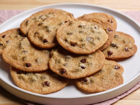 The Best Crispy Chocolate Chip Cookies