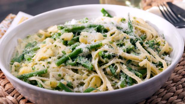 Linguine with Pesto image