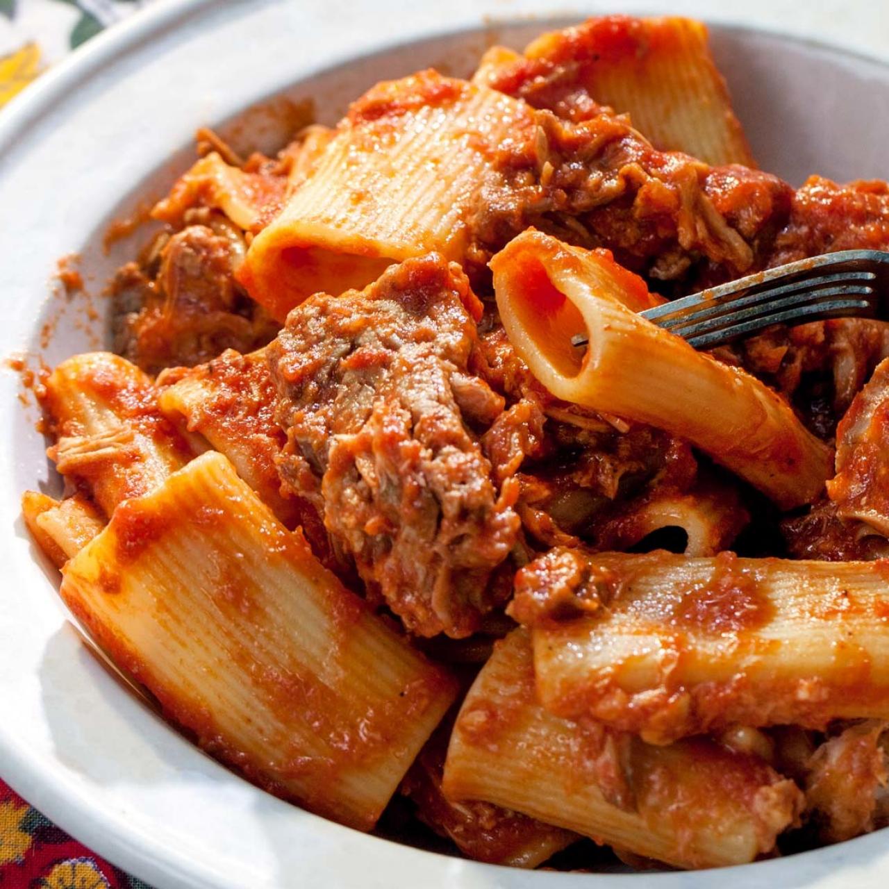 https://food.fnr.sndimg.com/content/dam/images/food/fullset/2019/7/16/12/rigatoni-with-pork-rag-7131504.jpg.rend.hgtvcom.1280.1280.suffix/1563299767228.jpeg