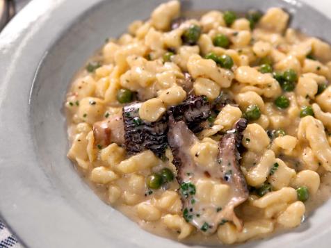 Cheesy Spätzle with Mushrooms and Peas