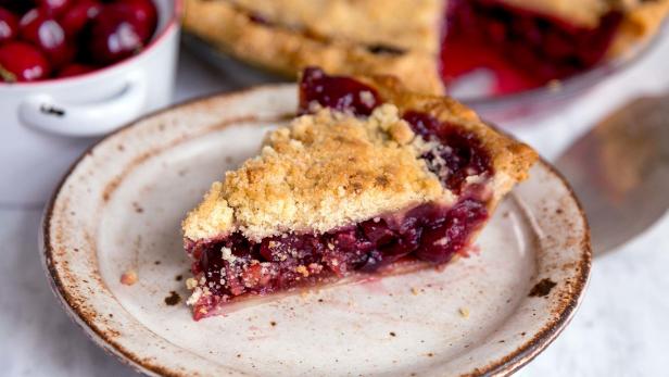 Sweet Cherry Streusel Pie_image