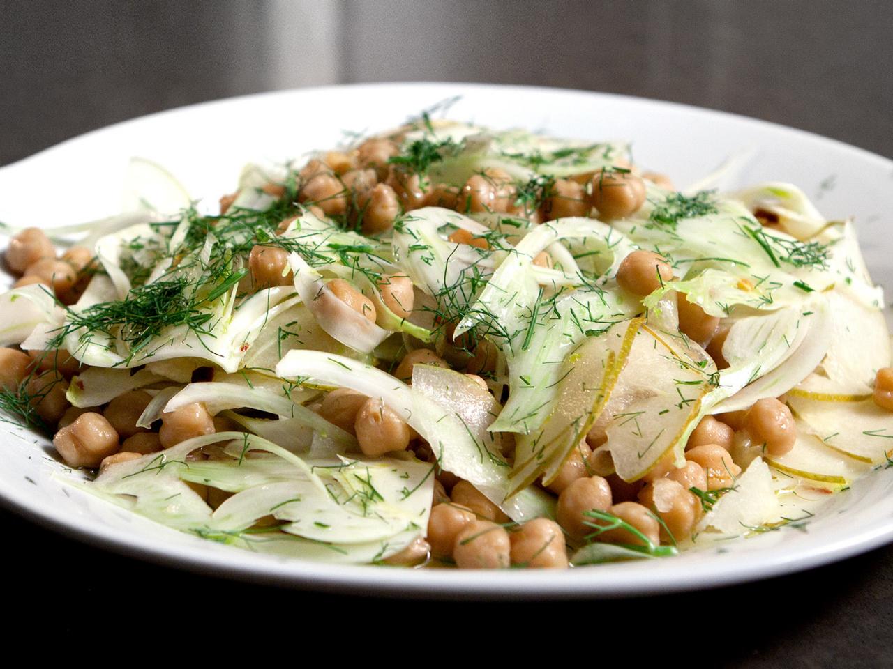 https://food.fnr.sndimg.com/content/dam/images/food/fullset/2019/7/16/8/shaved-fennel-and-chickpea-salad-7131220.jpg.rend.hgtvcom.1280.960.suffix/1563299188817.jpeg