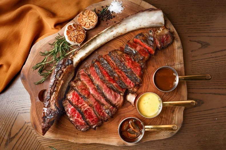 One of the city’s best steakhouses, 665°F is tucked away on 38th floor of the Andaz Singapore. With just 44 seats, the intimate space offers sweeping views of Singapore and an open kitchen where guests can watch the team prepares charcoal-grilled beef and sustainable seafood. Prime cuts include a tenderloin and a wagyu tomahawk for two. The garlic bread served at the start is pure magic, and their gummy bear cocktail is a must-try.