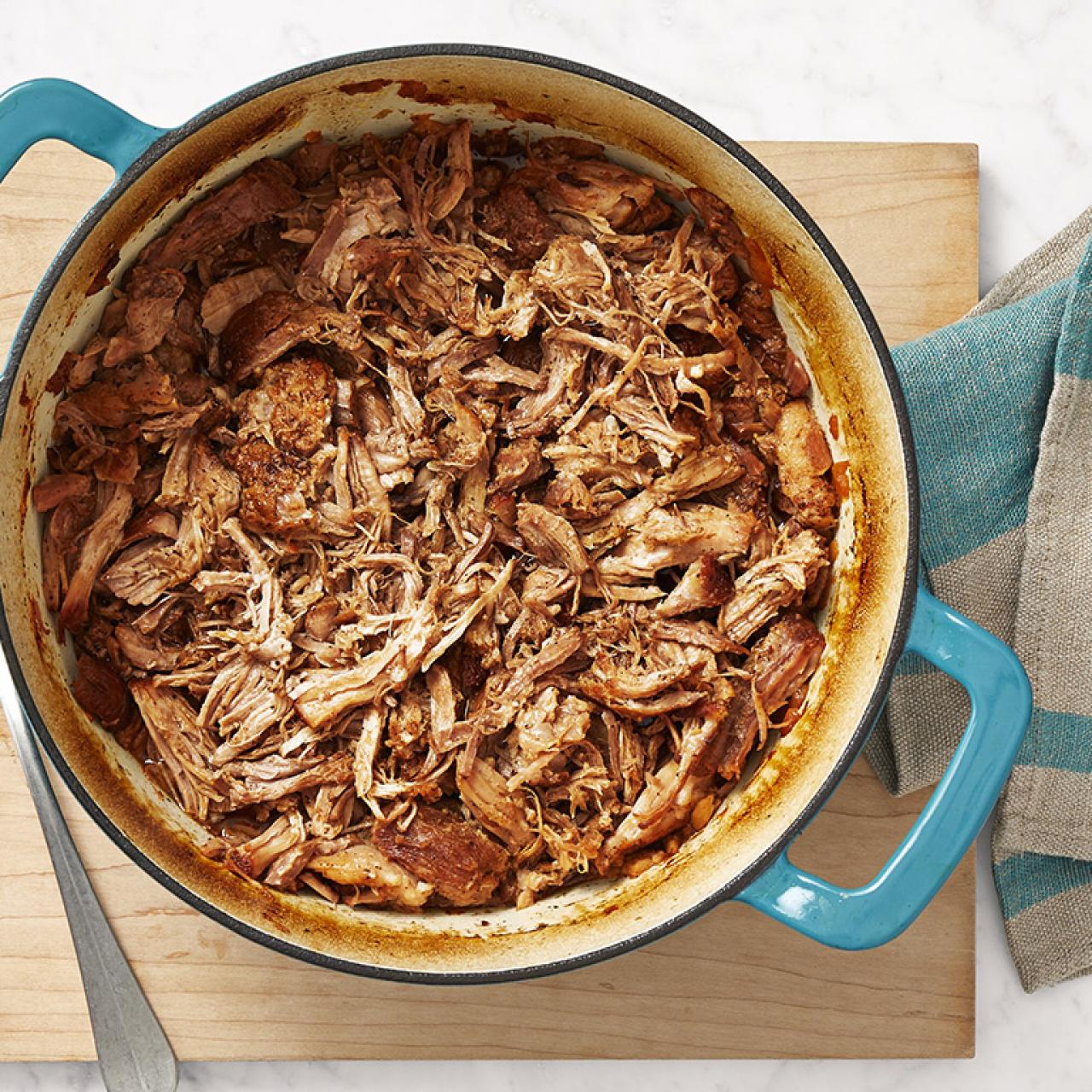 https://food.fnr.sndimg.com/content/dam/images/food/fullset/2019/7/31/0/FNM_090119-Pulled-Pork_s4x3.jpg.rend.hgtvcom.1280.1280.suffix/1564582811126.jpeg