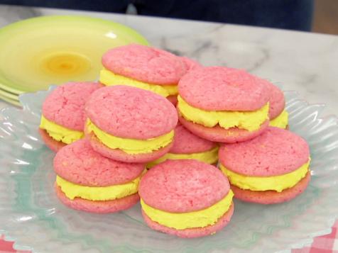 Strawberry Pink Lemonade Whoopie Pies
