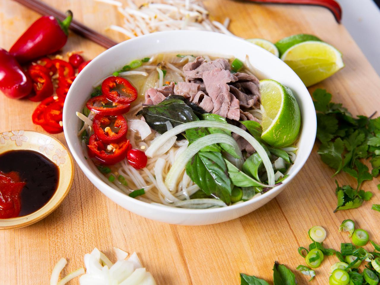 https://food.fnr.sndimg.com/content/dam/images/food/fullset/2019/8/29/0/FN_Ready-jet-cook-rjc105-quick-beef-pho_6x4.jpg.rend.hgtvcom.1280.960.suffix/1567085928842.jpeg