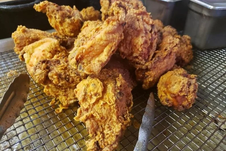 California might be a large state but when it comes to the fried-bird discussion, Miss Ollie’s, in Oakland, is a common thread. Owner Sarah Kirnon opened the Caribbean-meets-Californian spot in 2013, paying homage to her grandmother, Ollie. Chicken is stuffed with herbs and vinegar beneath the skin, fried in a skillet, and served alongside potato salad and field greens with lemon pepper sauce.