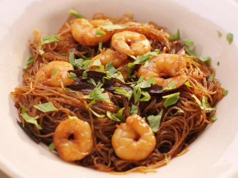 Thai Noodles with Cinnamon and Prawns