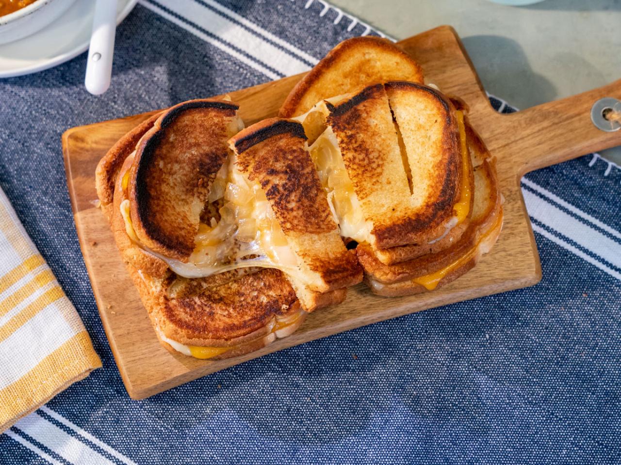 The best French onion grilled cheese sandwich recipe