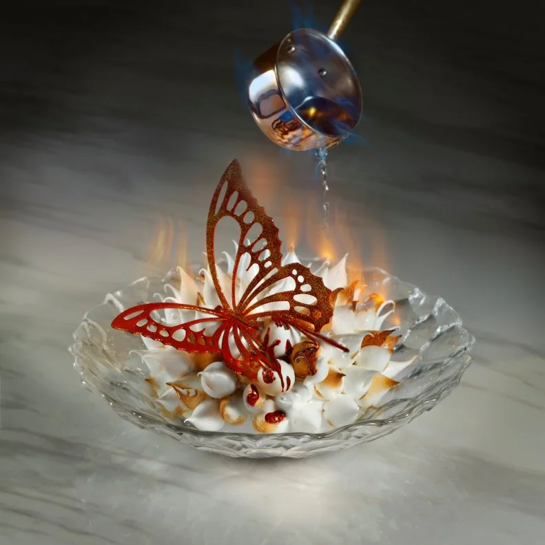Waterfront, with first-class views of Bellagio’s brilliant dancing fountains, The Mayfair prioritizes entertainment with its food. Glamorous, old Hollywood-inspired live performances are paired with fanciful dishes like gold leaf-garnished wagyu and caviar hand roll, and baked Alaska.