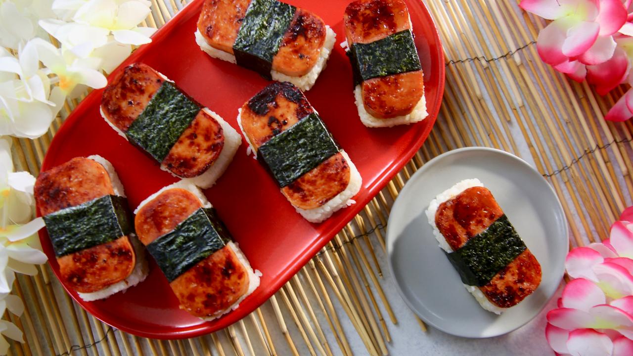 https://food.fnr.sndimg.com/content/dam/images/food/fullset/2020/02/25/0/MW511_Sweet-and-Salty-Ham-Musubi_s4x3.jpg.rend.hgtvcom.1280.720.suffix/1582747164185.jpeg