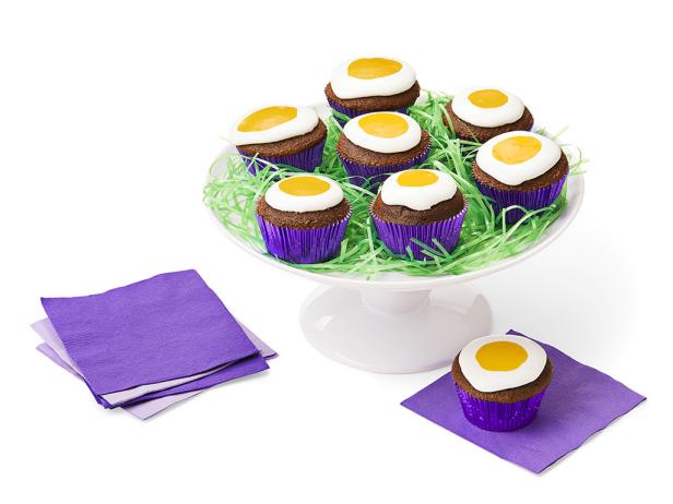 Onregelmatigheden Eerbetoon herhaling Creme Egg Cupcakes Recipe | Food Network Kitchen | Food Network