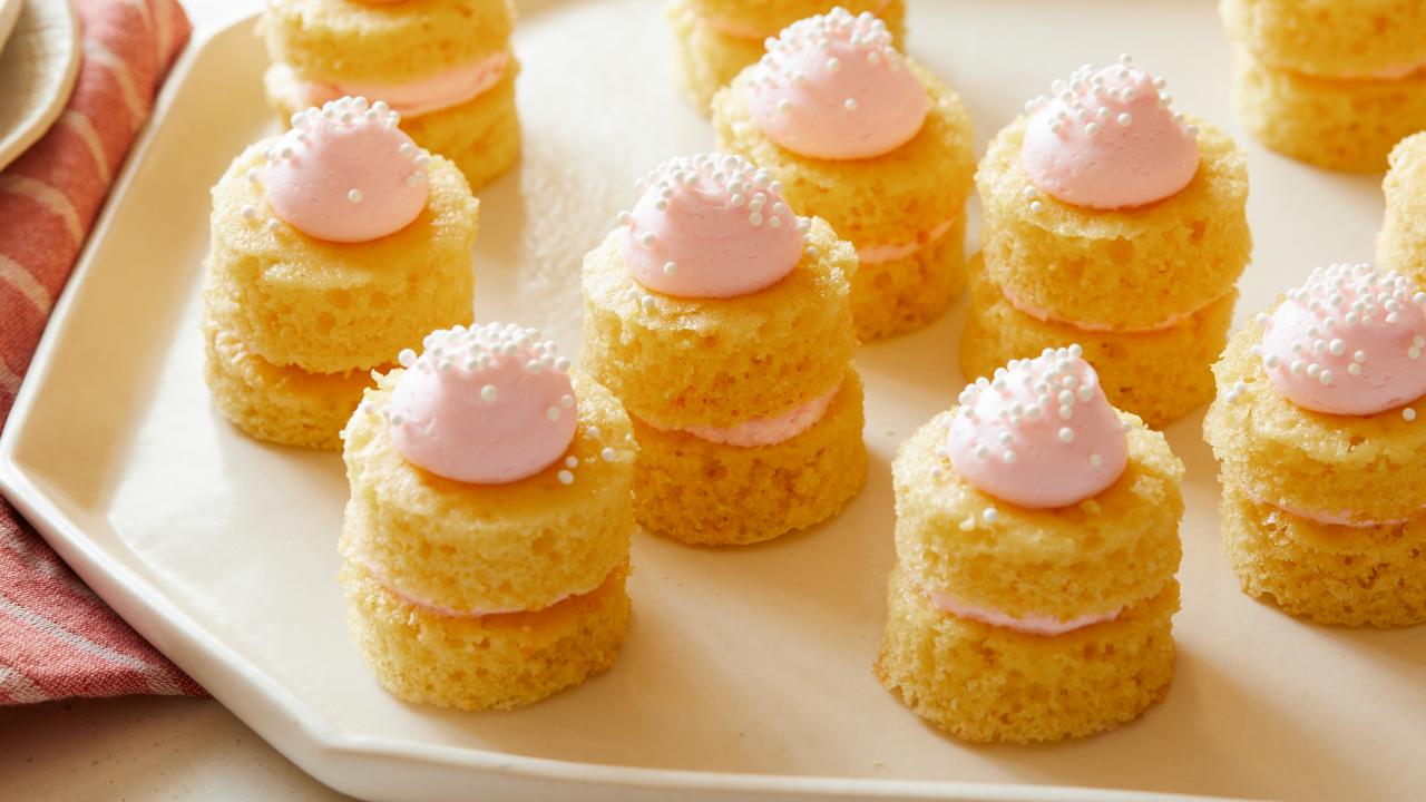 https://food.fnr.sndimg.com/content/dam/images/food/fullset/2020/03/05/0/FNK_Sheet-Pan-Petit-Four_H1_s4x3.jpg.rend.hgtvcom.1280.720.suffix/1583433522877.jpeg