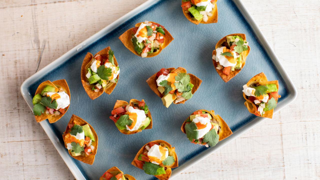 Avocado and Corn Salsa Wonton Cups - The Foodie Takes Flight