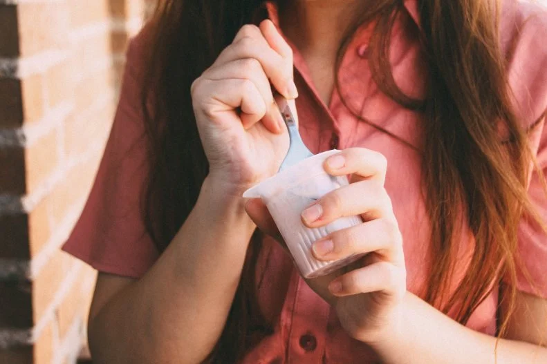 Yogurt not only offers slow digesting protein, it provides a dose of digestion-pleasing probiotics. Stick to nonfat or low fat varieties as higher fat yogurt can demand more stomach acid.