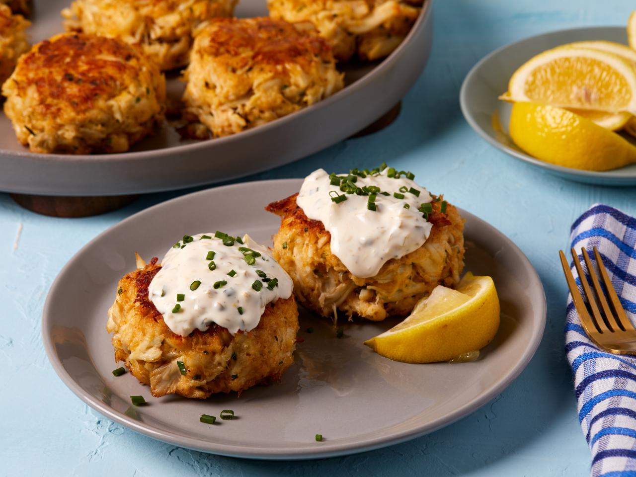 NatashasKitchen.com - This is the ultimate crab cake recipe and seasoned to  perfection. 👌 https://natashaskitchen.com/crab-cakes-recipe/ | Facebook