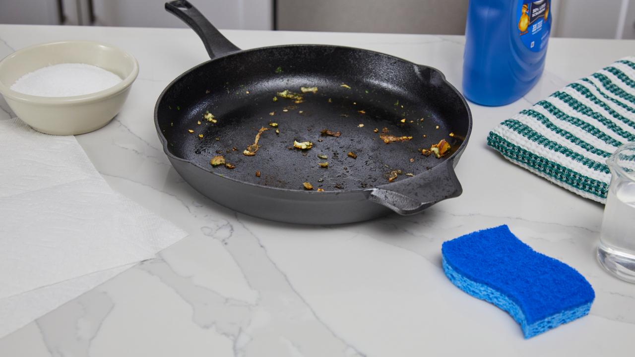 How to Clean A Cast Iron Skillet - Sungrown Kitchen