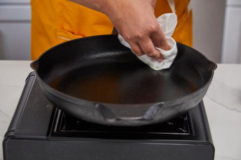 Cast Iron 101 :: How to Clean Cast Iron - Add a Pinch