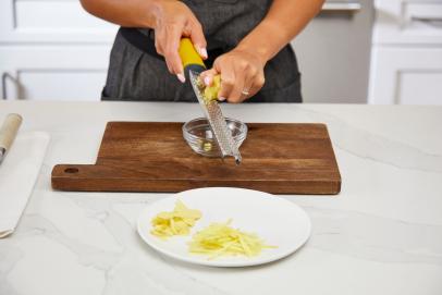 The Fastest, Most Efficient Way to Peel Fresh Ginger Root (No Knives or  Peelers Required) « Food Hacks :: WonderHowTo