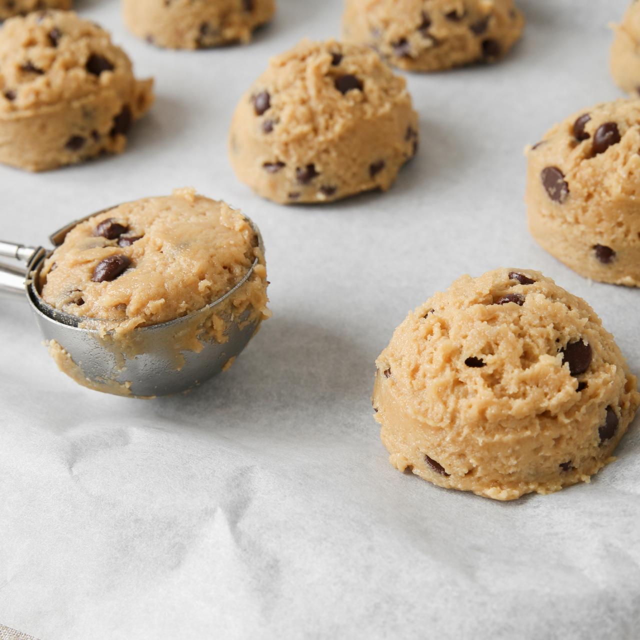 https://food.fnr.sndimg.com/content/dam/images/food/fullset/2020/04/15/01/FN_chocolate-chip-cookie-dough-scoops-getty-images-stock_s6x4.jpg.rend.hgtvcom.1280.1280.suffix/1586979485630.jpeg
