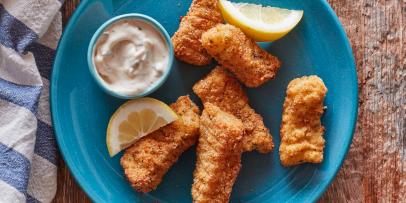 https://food.fnr.sndimg.com/content/dam/images/food/fullset/2020/05/14/0/FNK_AIR-FRYER-FISH-STICKS-H_s4x3.jpg.rend.hgtvcom.406.203.suffix/1589468371713.jpeg