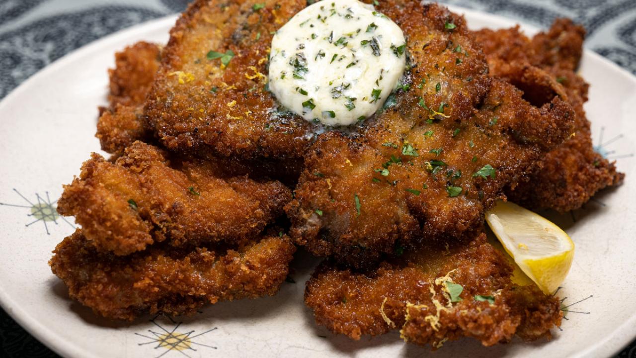 https://food.fnr.sndimg.com/content/dam/images/food/fullset/2020/05/19/CCGER206_schnitzel-kiev_s4x3.jpg.rend.hgtvcom.1280.720.suffix/1589917971662.jpeg