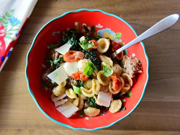 Pasta with Sausage and Kale image