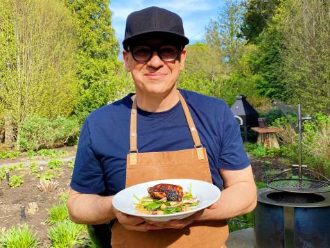 Michael Symon to Fire Up the Grill in Brand-New Symon’s Dinners Cooking Out