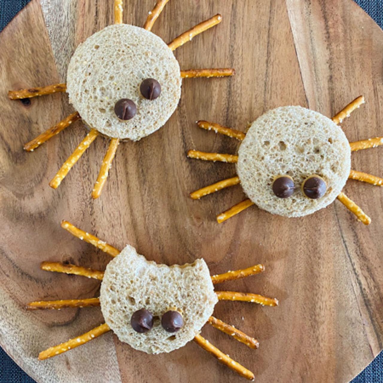 https://food.fnr.sndimg.com/content/dam/images/food/fullset/2020/05/8/FNK_peanut-butter-spider-sandwiches_final_s4x3.jpg.rend.hgtvcom.1280.1280.suffix/1588955678381.jpeg