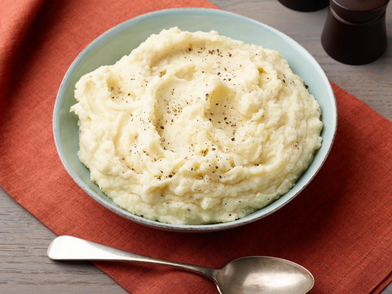 How to Make Mashed Potatoes Step by Step, Thanksgiving How-Tos :  Step-by-Step Turkey, Desserts & Side Dishes : Food Network