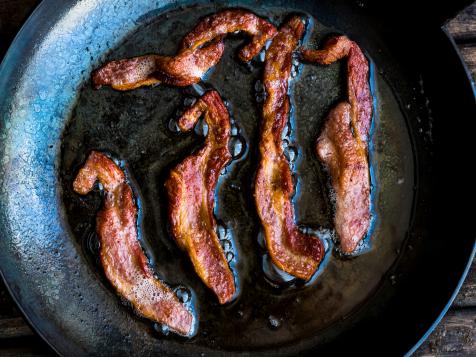 Is my pan supposed to be getting dark oil on my bacon? : r/castiron