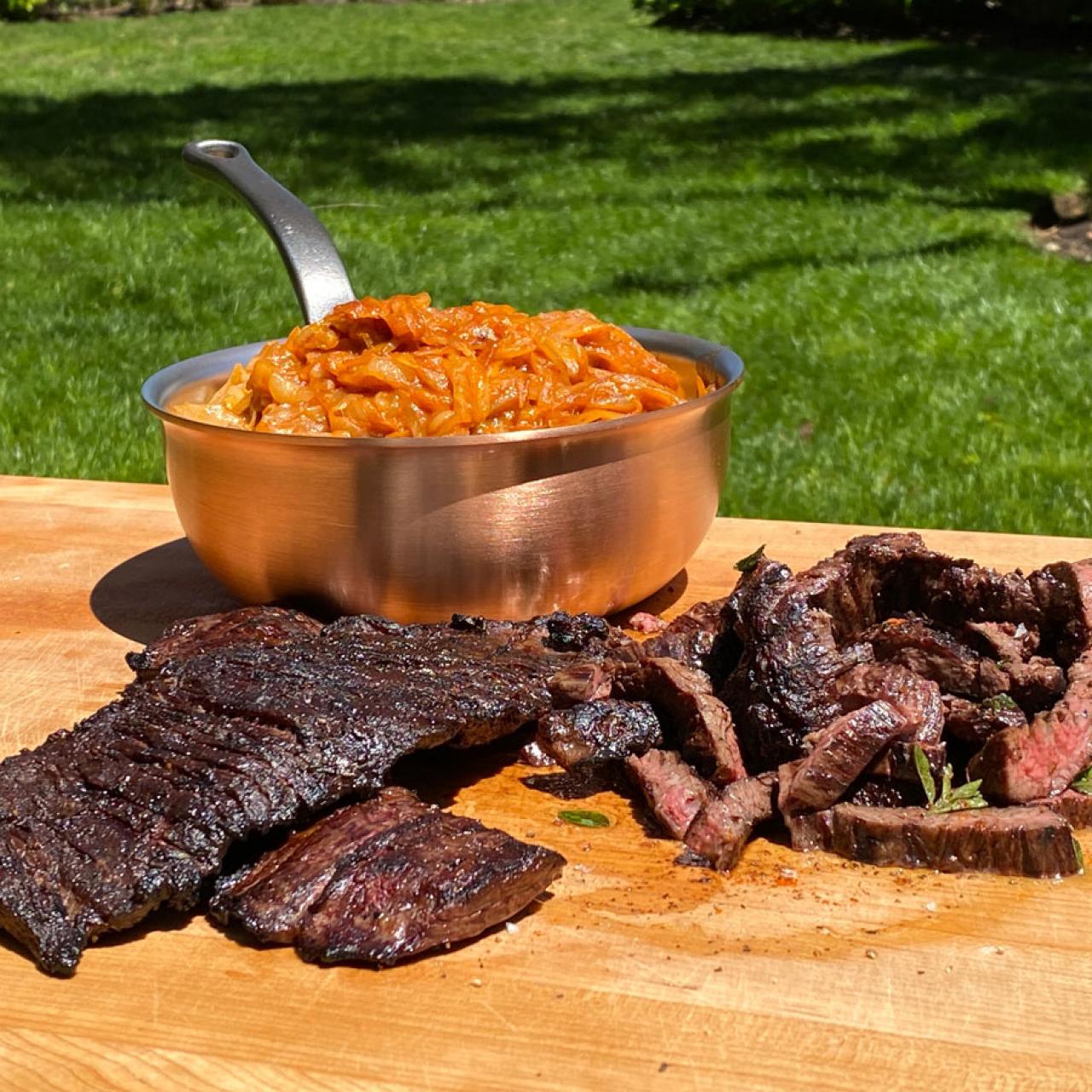 https://food.fnr.sndimg.com/content/dam/images/food/fullset/2020/06/24/8665986_grilled-skirt-steak-with-sticky-barbecue-onions_s4x3.jpg.rend.hgtvcom.1280.1280.suffix/1593014090815.jpeg