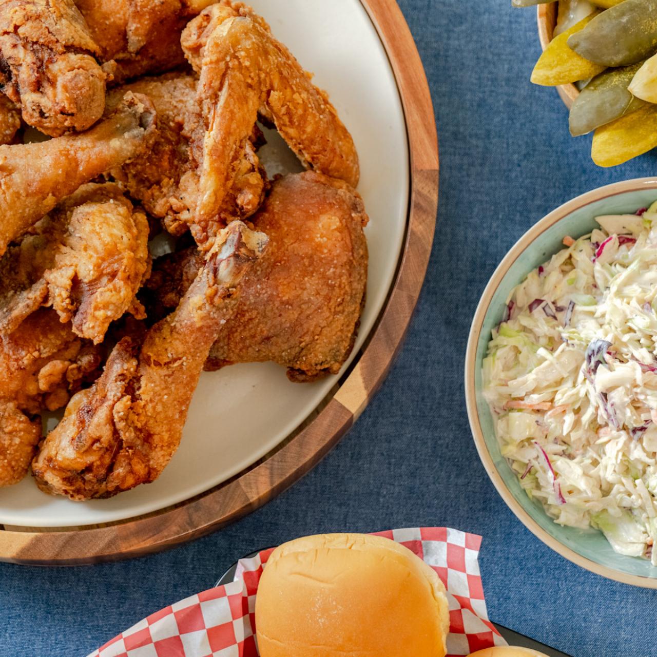 https://food.fnr.sndimg.com/content/dam/images/food/fullset/2020/06/25/FN_summertime-fried-chicken-dinner-slaw_s6x4.jpg.rend.hgtvcom.1280.1280.suffix/1593116101792.jpeg