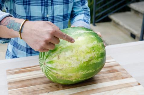 How to cut a watermelon into cubes ? 