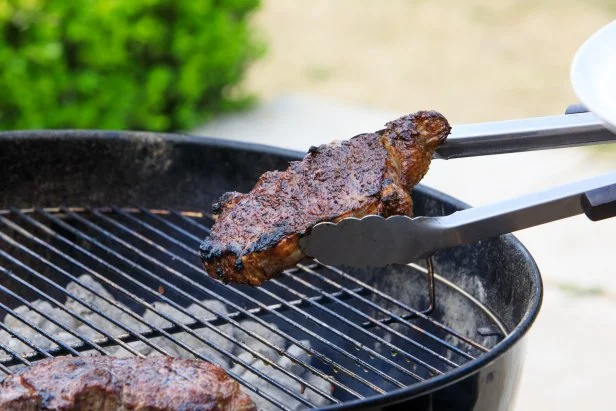 Cooking a steak on bbq best sale