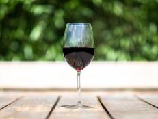 Experts have new recommendations for moderate drinking.