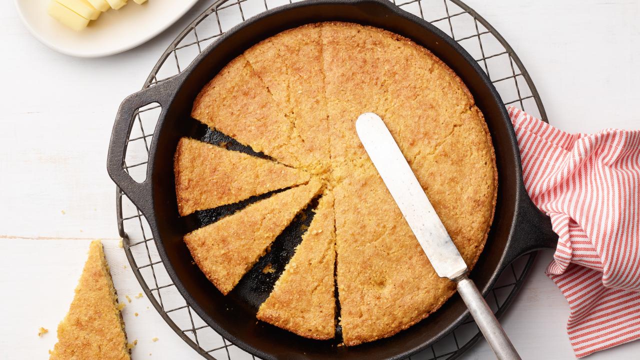 Easy Skillet Cornbread Recipe