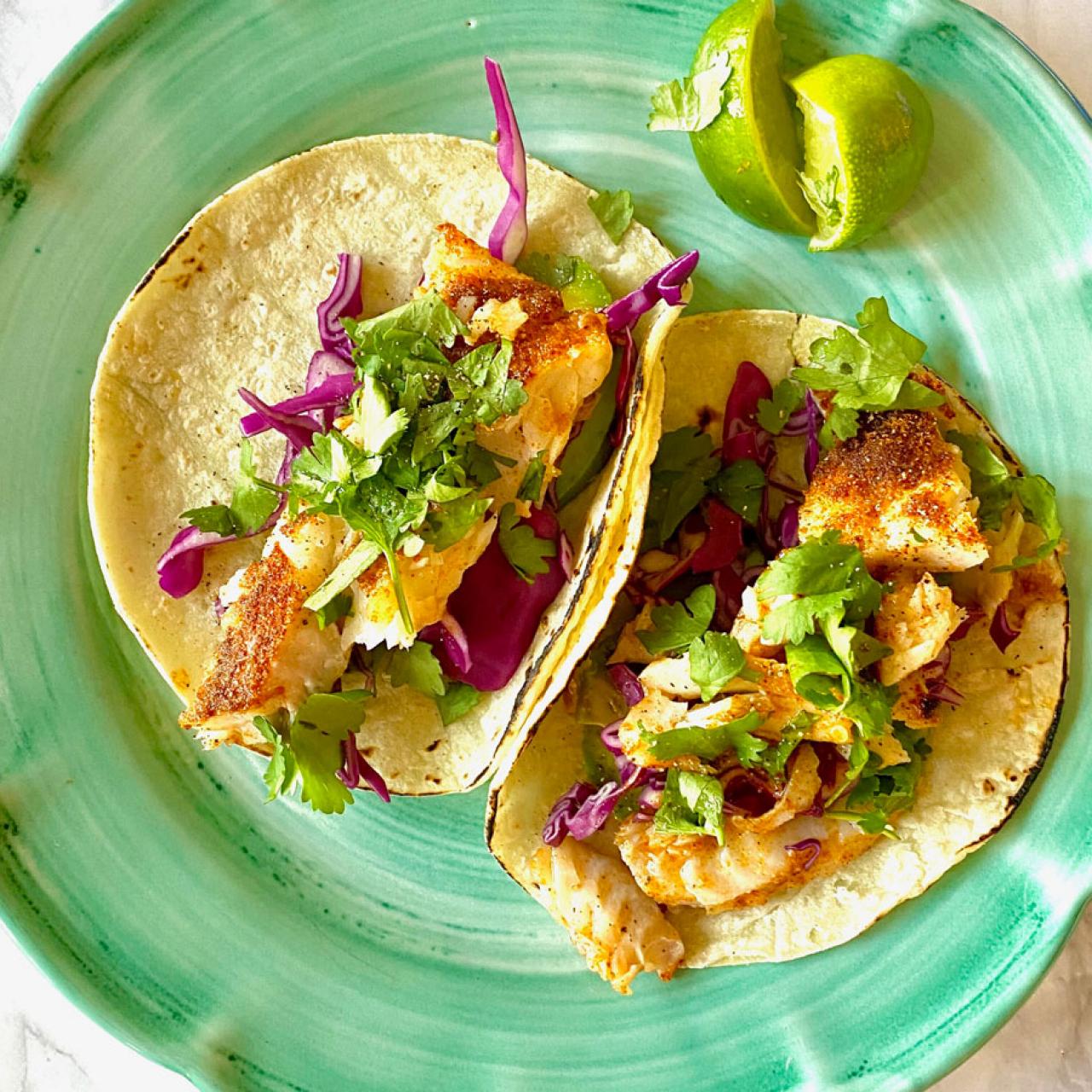 https://food.fnr.sndimg.com/content/dam/images/food/fullset/2020/08/11/KC2508_fish-tacos_s4x3.jpg.rend.hgtvcom.1280.1280.suffix/1597160777336.jpeg