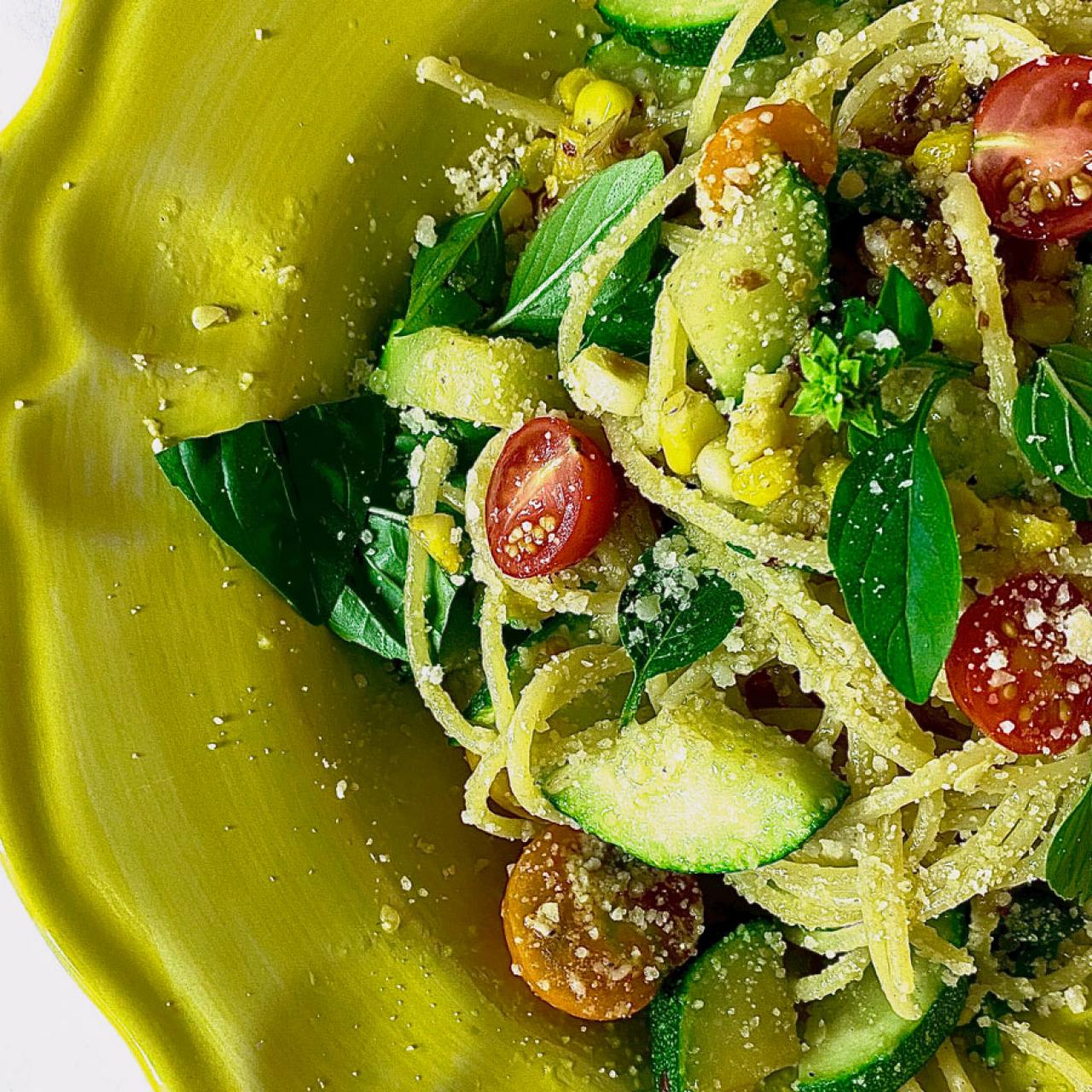 https://food.fnr.sndimg.com/content/dam/images/food/fullset/2020/08/19/KC2509_spaghetti-with-zucchini_s4x3.jpg.rend.hgtvcom.1280.1280.suffix/1597852349020.jpeg