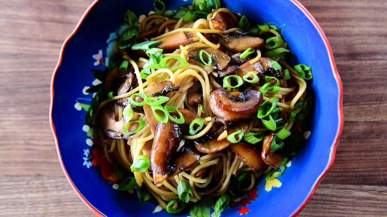 Sesame Noodles with Mushrooms