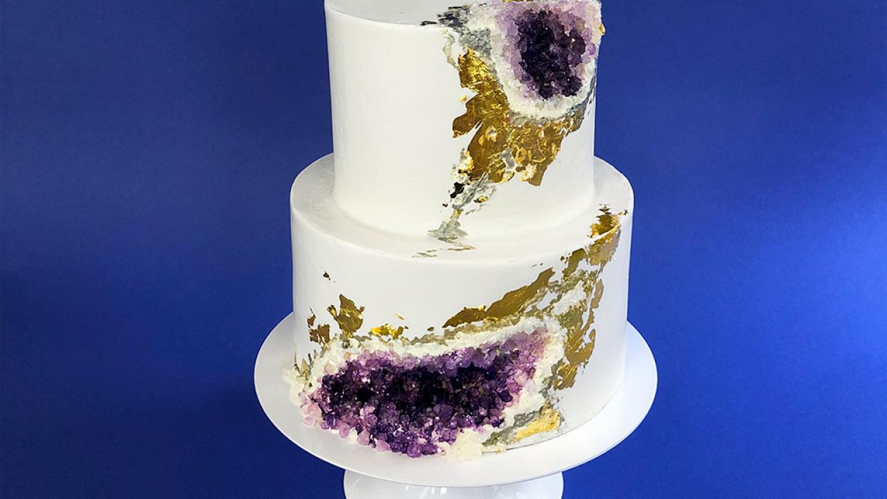 https://food.fnr.sndimg.com/content/dam/images/food/fullset/2020/08/20/0/FNM_100120-Geode-Cake_s4x3.jpg.rend.hgtvcom.1280.720.suffix/1597931296774.jpeg