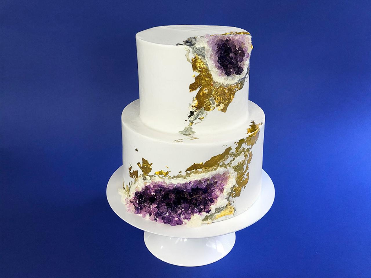 blue-turquoise-rock-candy-on-one-tier-cake-covered-with-white-fondant-geode- cake-recipe-placed-on-white-cake-… | Geode cake, Geode cake wedding,  Wedding cake marble